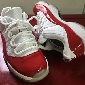 Air Jordan Retro XI low cherry sz 10.5